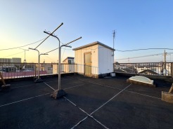 ～スカイバルコニー～ドラマに出てくるような屋上バルコニーです♪
・空と一体になるような、開放感あふれる眺望。心地よい風を感じる
・夕暮れ時、広がる街並みを独り占め。静寂に満ちた時間
