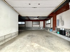 ～カースペース２台とれるガレージです♪～趣味の空間にも良いですよね♪　
どんな使い方にも応えてくれる、広々とした空間
