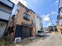 区画整理地内の綺麗な街並みで、徒歩圏内には教育施設や商業施設が揃う至便エリアです。
はじめてのマイホームにおすすめです！