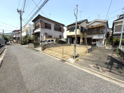 ～前面道路～閑静な住宅街です。車の交通量としては、ご近所さんしか通らないので安心ですね。