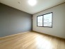 ～洋室～
子ども部屋でも寝室でもピッタリな洋室6.1帖。ウォークインクローゼット付きでお部屋もスッキリ片付きます。
