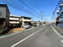 ～前面道路～
穏やかな日々が流れる、落ち着いた住環境
日々の暮らしに彩りをもたらす、心地よい空間

