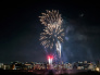 大田区の花火大会（２０２５年撮影）開催の際には自宅が特等席。夜空を彩る大輪の花火を観ることのできる贅沢なひととき。