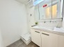 白を基調とした清潔感のある空間が毎日の身支度を心地よく整えます