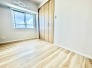 木目の美しいフローリングと優しい色合いの建具が調和する、心安らぐ穏やかなプライベート空間。