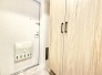 柔らかな木目の質感が心地よい、すっきりと整えられた空間が迎えてくれます