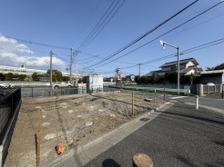 ~南西角地~東側も建物が無いので、3方向角地のような解放感がございます!