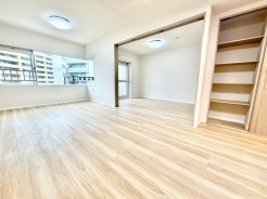 木の温もりが広がる空間はゆったりとした時間が流れる心地よい場所